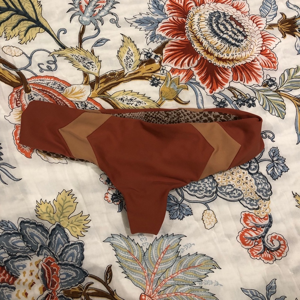 Acacia bottoms